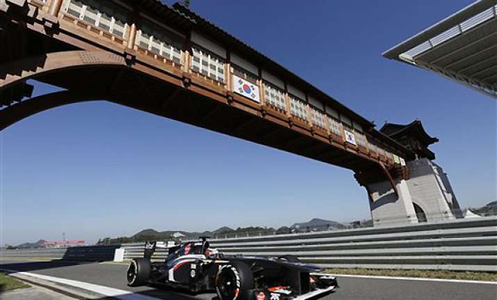 formula one sauber extends engine contract with ferrari