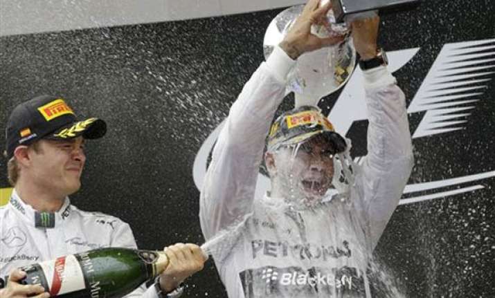 hamilton wins 4th straight race at spanish gp
