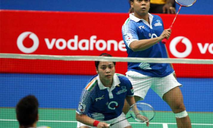 ibl sindhu beats schenk as warriors edge past pistons