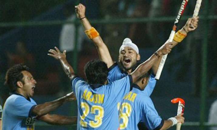 mahadik scores twice india beat canada 4 3 in 2nd hockey