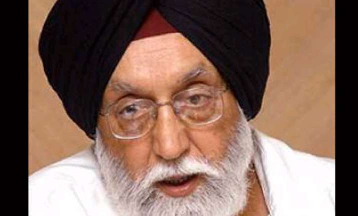 gill meets kalmadi to talk to fennell