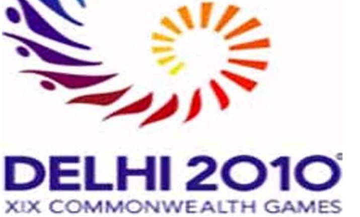 india receives commonwealth games baton from queen