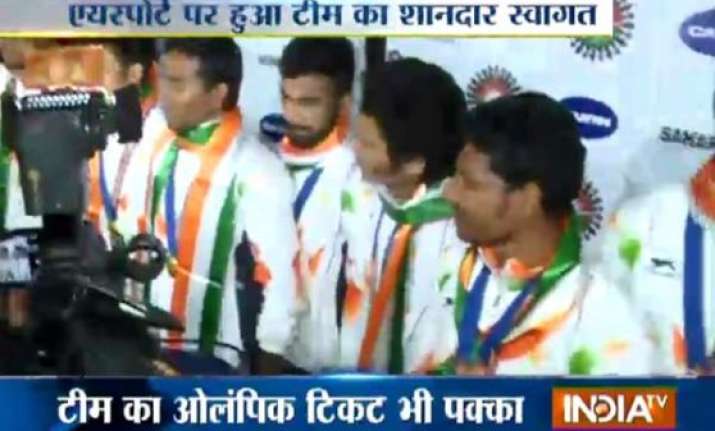 asiad champion indian hockey team return home to rousing
