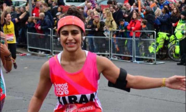 marathon runner who ran without a tampon writes about it.
