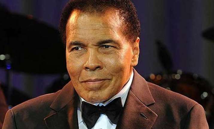 muhammad ali hospitalized with pneumonia