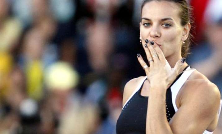 isinbayeva to resume vaulting july 10