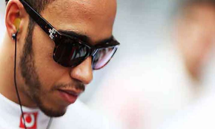 lewis hamilton moved by kolkata street children