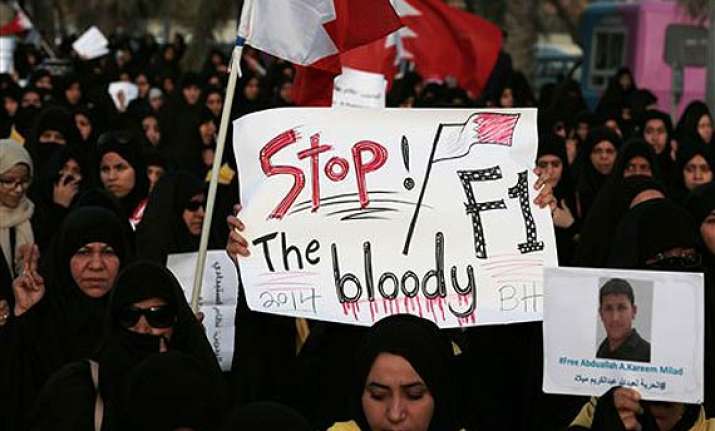 thousands rally in bahrain ahead of bahrain gp