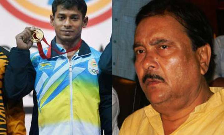 wb sports minister promises rs 5 lakh for sukhen dey