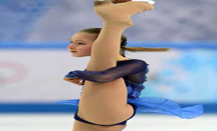 watch pix of julia lipnitskaia 15 year old russian figure