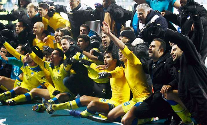 apoel reaches champions league knockout stage