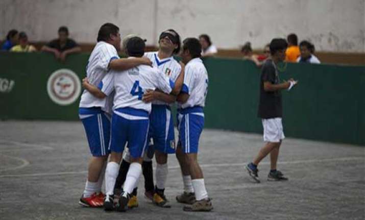 after cricket blind now play mexico soccer league