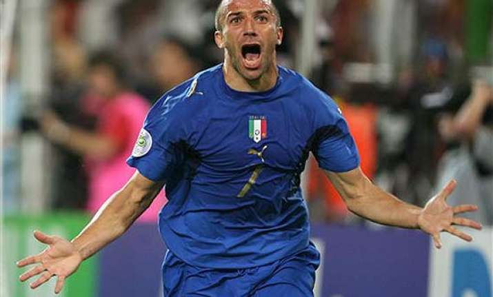 alessandro del piero joins isl side delhi dynamos