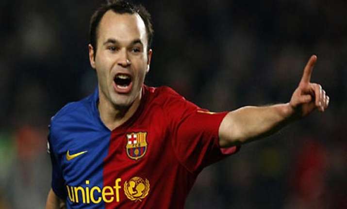 andres iniesta to sign new 5 year contract with barcelona