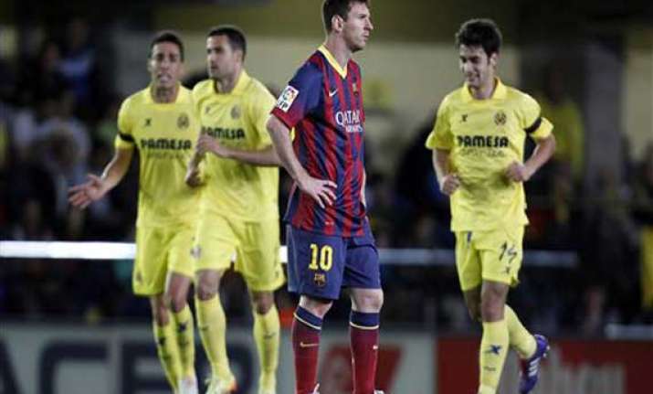 atletico moves toward title barca stages comeback