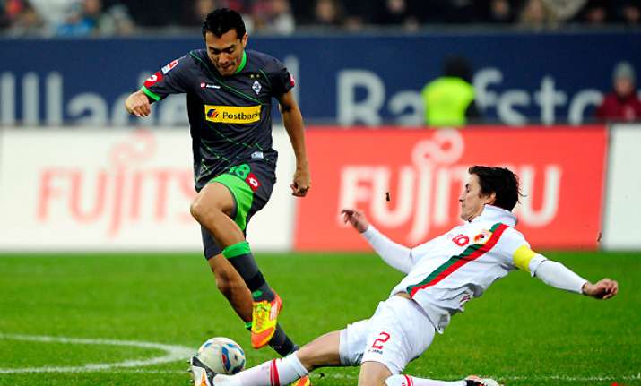 augsburg shocks moenchengladbach 1 0 in bundesliga