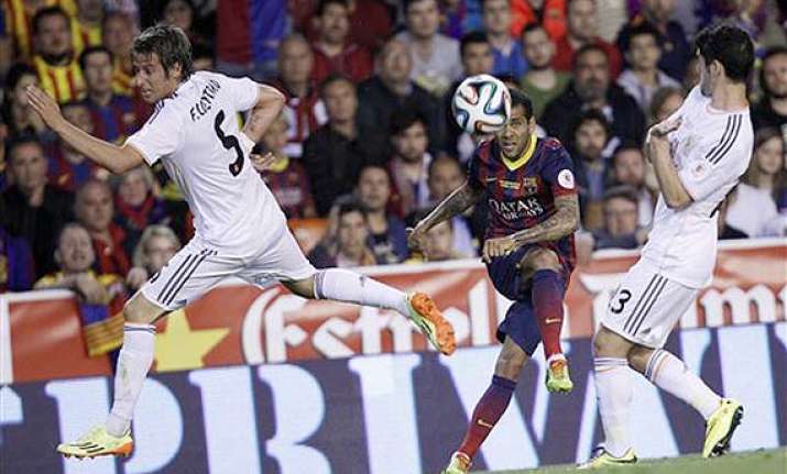 banana thrower seized for racial insult on dani alves