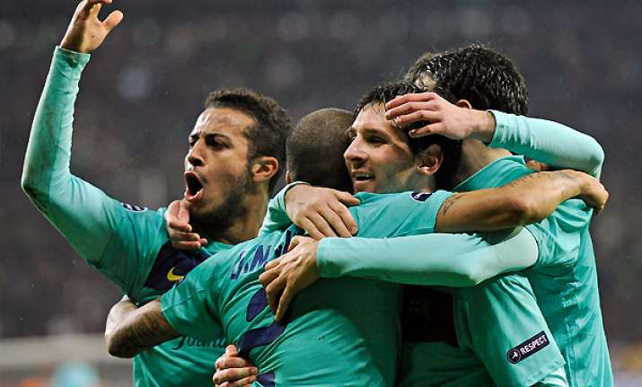 barca plays valencia madrid faces santander