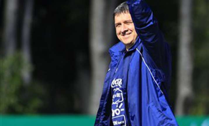 barcelona picks gerardo martino as coach