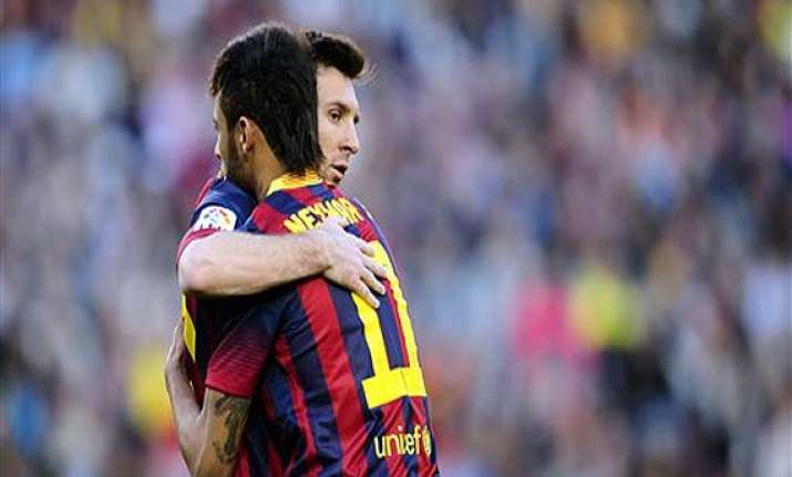 barcelona s club members approve new camp nou