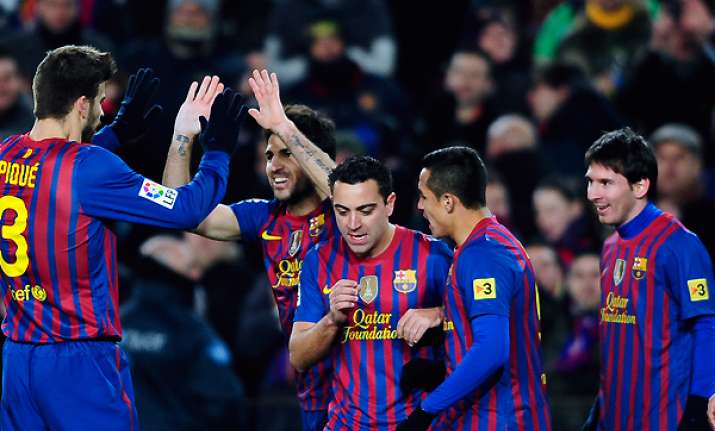 barcelona beats valencia to advance to copa final