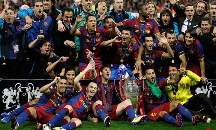 barcelona lifts european cup crushes man utd 3 1
