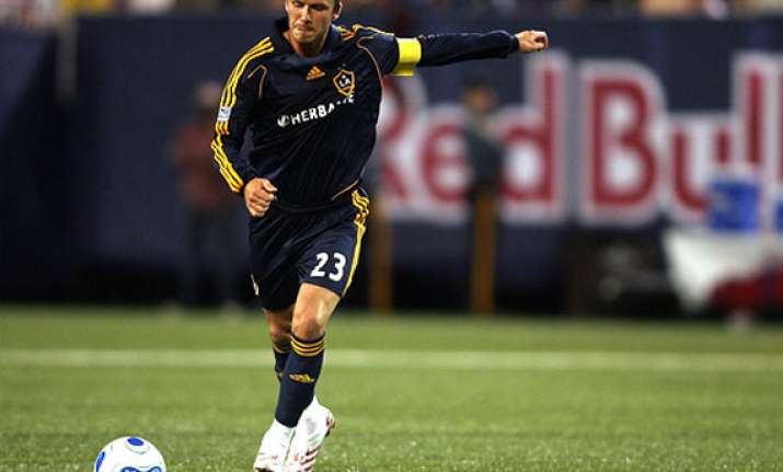 beckham signs new 2 year deal with la galaxy