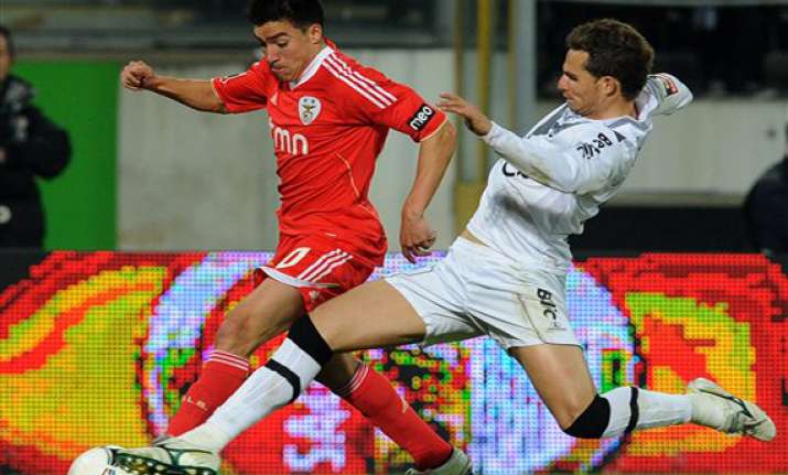 benfica downed 1 0 by guimaraes in 1st league loss
