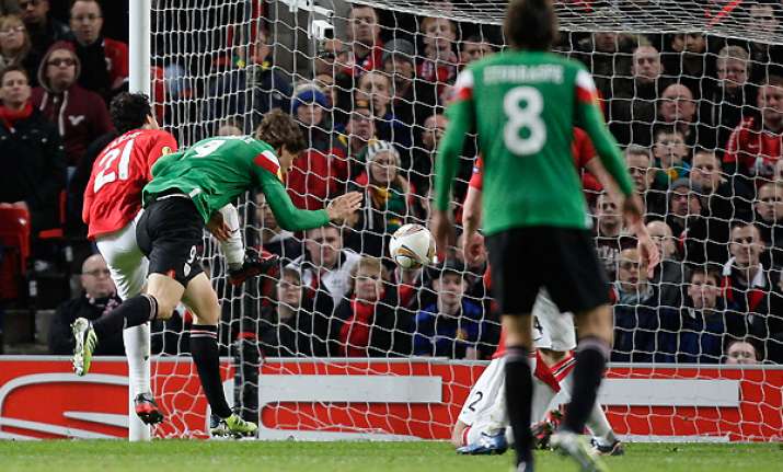 bilbao stuns manchester united 3 2 in europa league