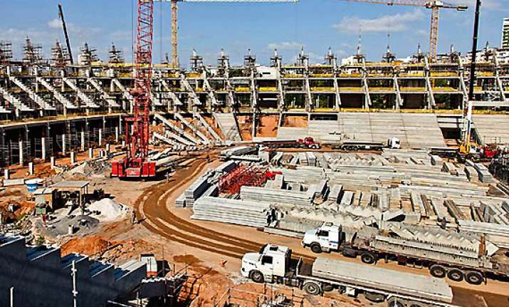 brazil workers end strike in world cup venue