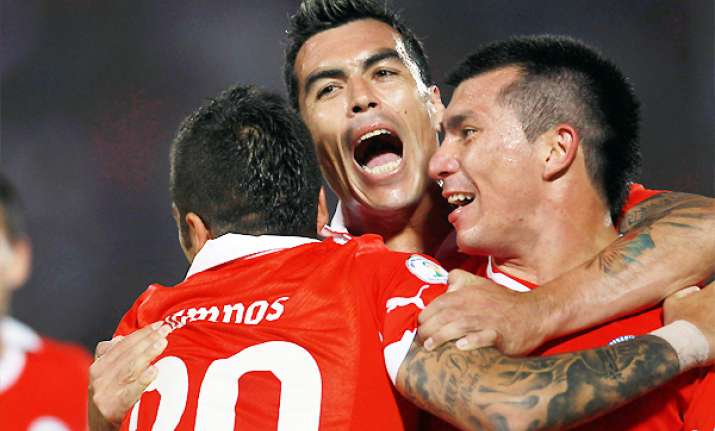 chile defeats paraguay 2 0
