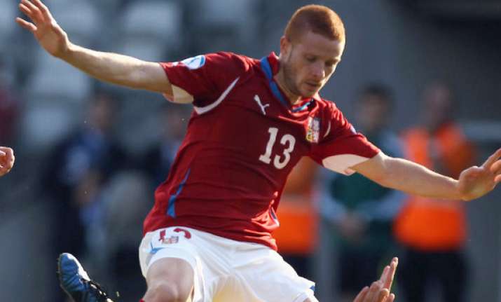 czech midfielder gecov completes move to fulham