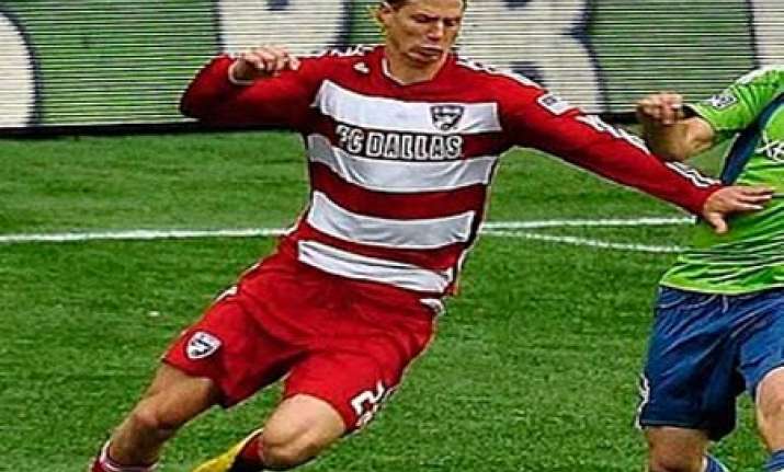 dallas beats crew 2 0 in mls