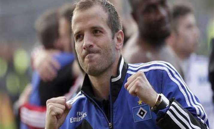 dutch midfielder van der vaart out of world cup