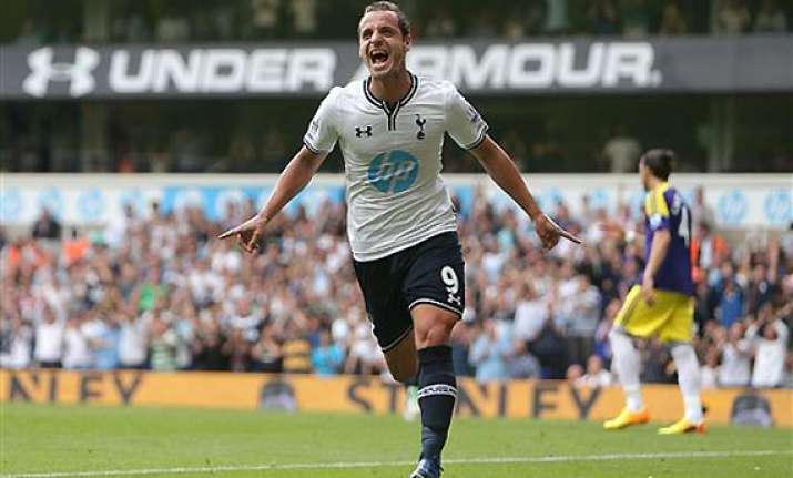 epl soldado on target again as tottenham beats swansea