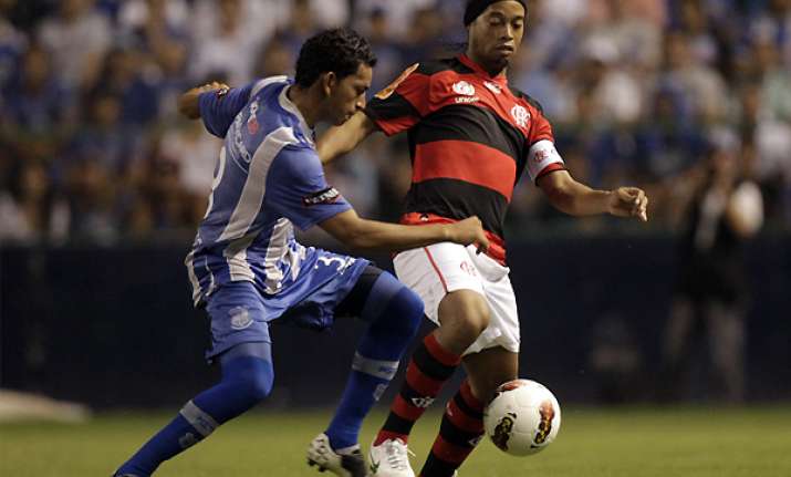 emelec rallies to stay alive in copa libertadores