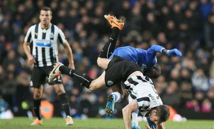 english premier league chelsea on top arsenal man city also