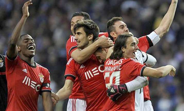europa league 10 man benfica returns to final