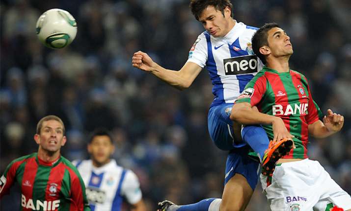 fc porto beats 10 man maritimo 2 0 in portugal