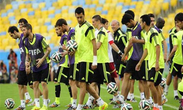 fifa world cup spain hopes to reverse luck against chile