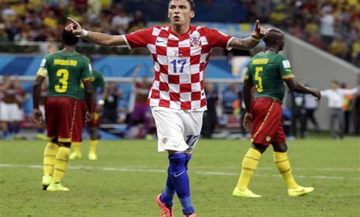 fifa world cup mandzukic scores 2 as croatia beats cameroon
