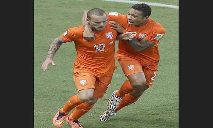 fifa world cup memphis depay starts for dutch against costa