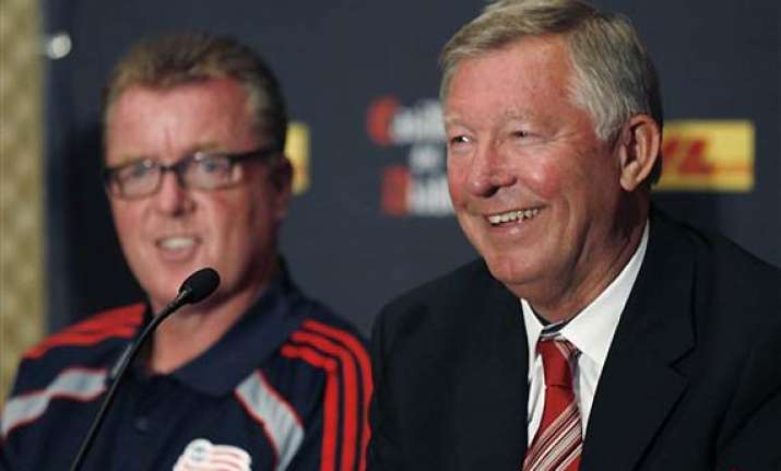 ferguson rejects reports of sneijder s move to manchester
