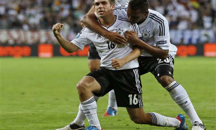germany beats greece 4 2 to reach semifinals
