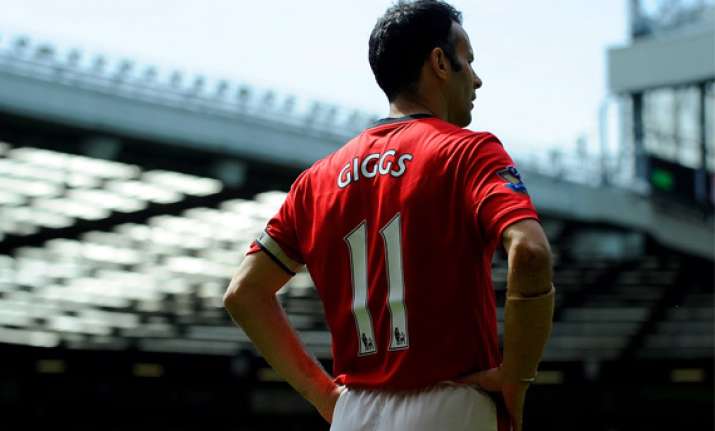 giggs makes 900th appearance for united