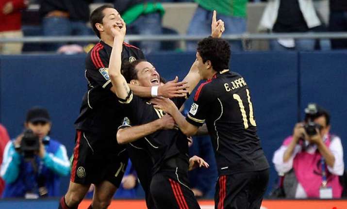 guardado scores twice as mexico cruises to 4 1 win