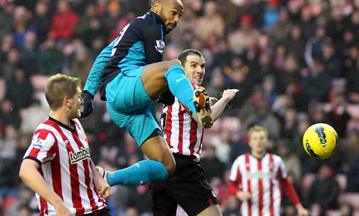 henry grabs winner as arsenal beats sunderland 2 1