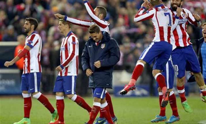atletico beats getafe 2 0 stays in touch with top 3 in liga