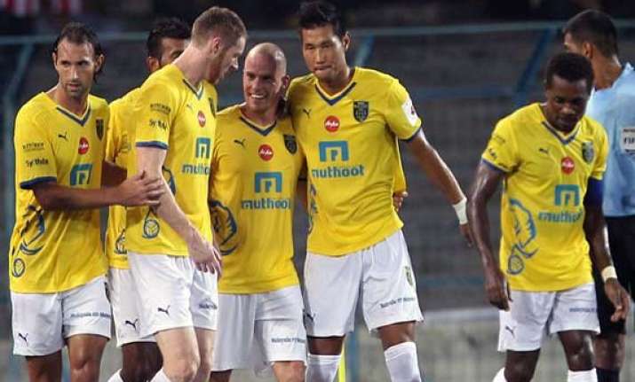 isl kerala down pune 2 1 register first win