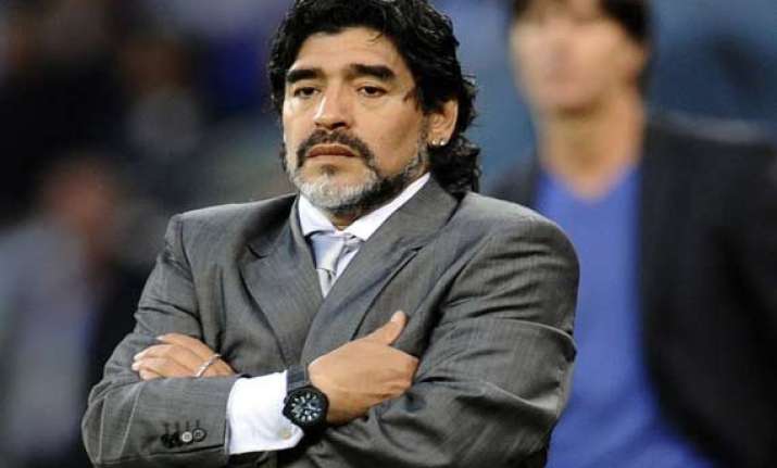 diego maradona accuses girlfriend of theft after video